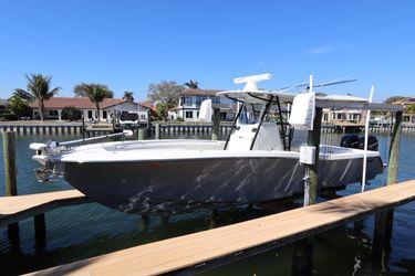 33' Invincible 2018 Yacht For Sale